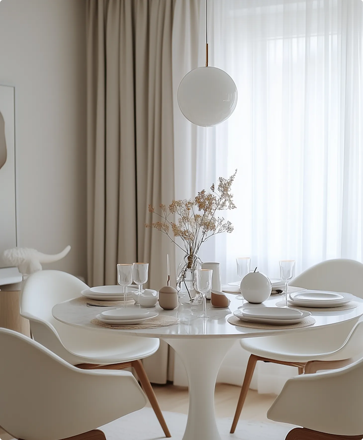 Sala de jantar com móveis planejados